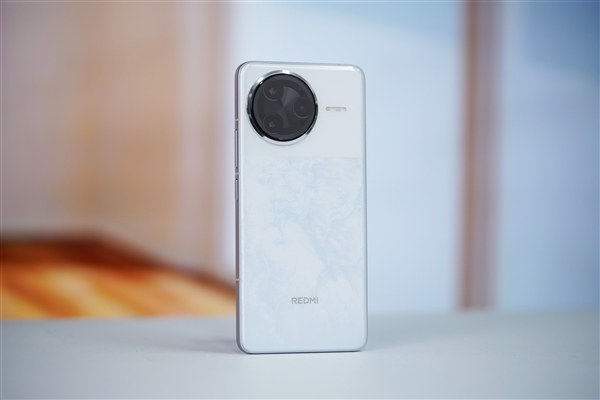 天玑9400+直屏水桶机！REDMIK80至尊版规格出炉：独显双芯、IP68等拉满(图1)