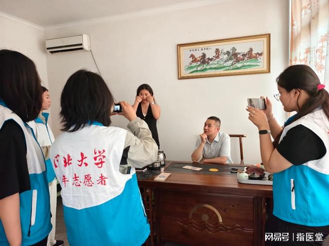 河北某大学学生来涿州采访五绝指针非遗传承人(图2)