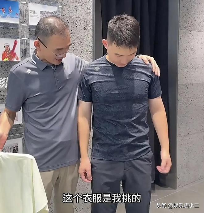 谢岳给浩男买名牌衣服两个细节看出老谢的心思三个女儿大评比(图11)