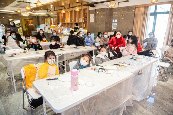 “童心向党·共筑未来”儿童服装设计互动体验日活动圆满举办(图1)