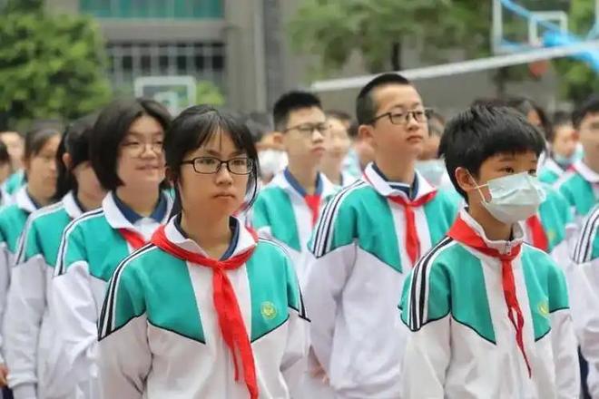 九游会J9：一张“初三女孩体测”照片让家长被数万网友指责：太不用心了！(图7)