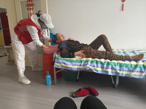 九游会J9：安达市弘宇爱心志愿服务站开展爱心“益”剪活动情暖特殊群体(图3)